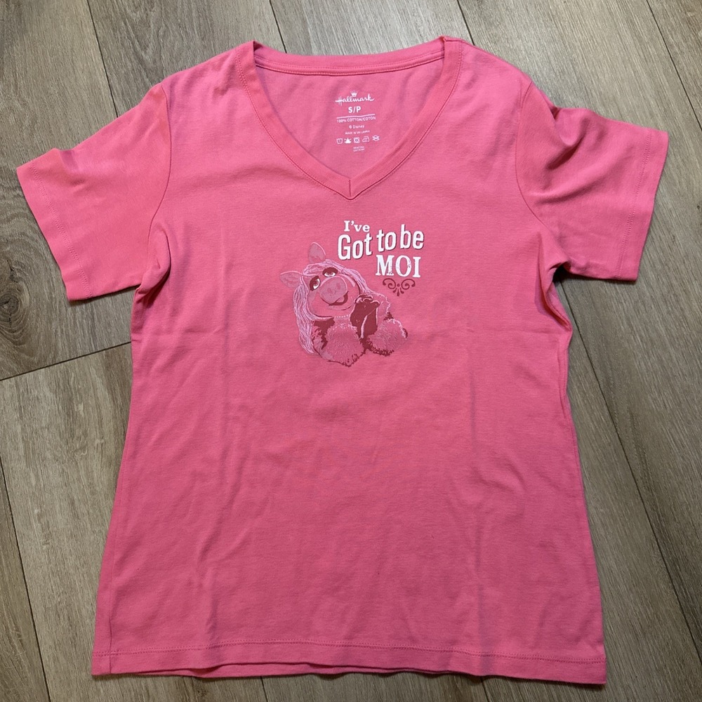 Disney Hallmark Miss‎ Piggy "I've Got To Be MOI" Graphic Small V-Neck T-Shirt